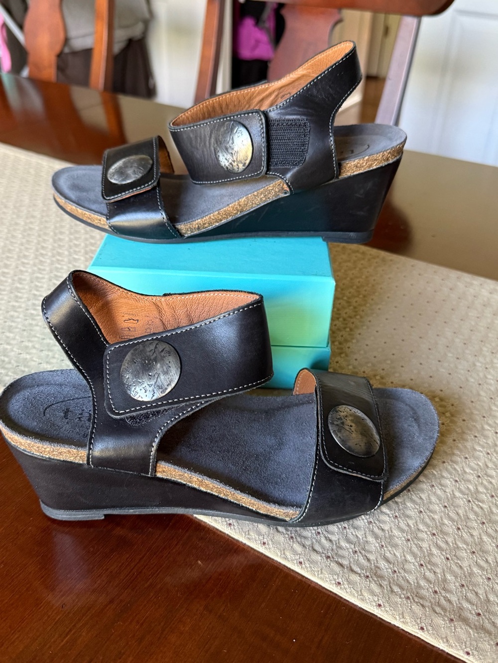 TAOS Carousel Leather Wedge Sandal Sz 8-8.5 
39